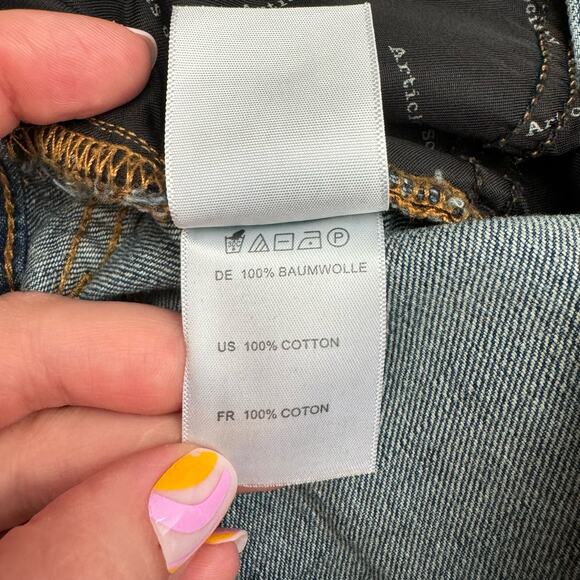 Articles of Society Medium Washed Denim Rolled Hem Distressed Shorts Women's 28 - Picture 7 of 8